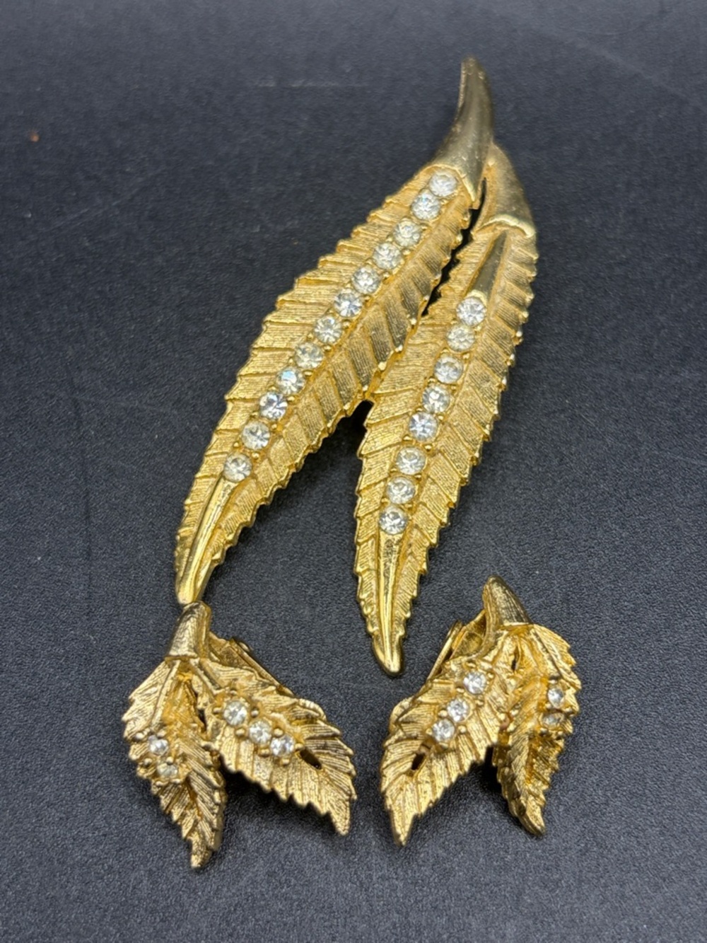 Vintage Gold Tone Metal Crystal Leaf Feather Clip on Earrings & Brooch Set